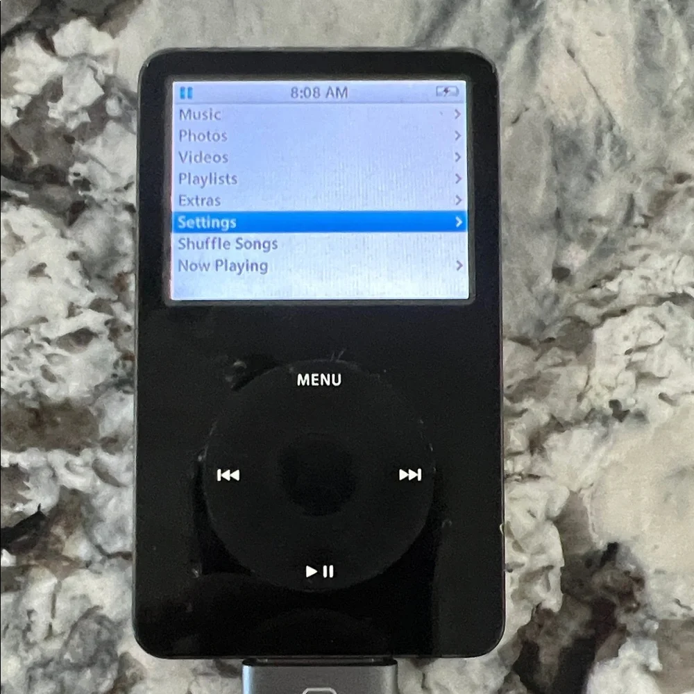 Apple 5th Gen IPod. 30GB model A1136 - Picture 4 of 6